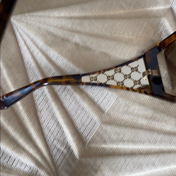 Gucci Women’s Sunglasses slightly worn - Picture 7 of 17